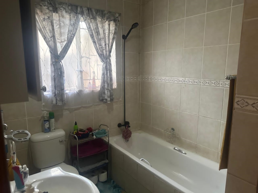 5 Bedroom Property for Sale in Waterval East North West